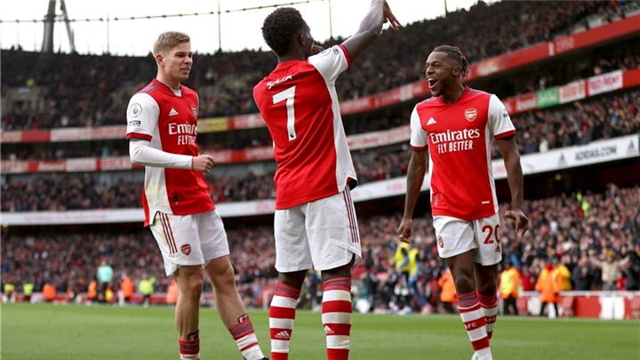 Arsenal vs Manchester United final score: Gunners win thriller