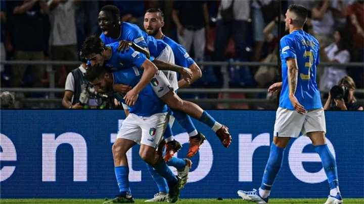 New-look Italy beat Hungary to top Nations League group