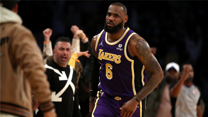 Windhorst: Lakers might have to trade LeBron James this summer