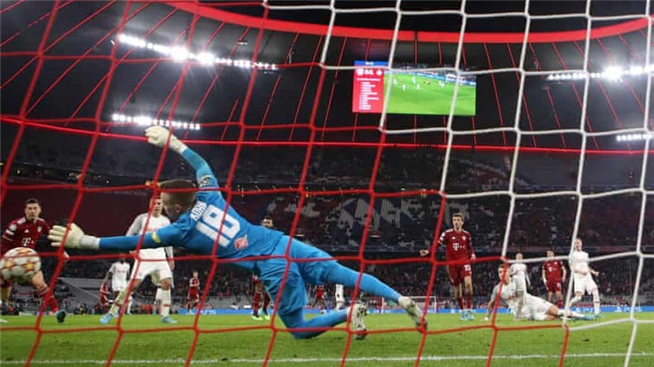 Lewandowski’s 11-minute hat-trick puts Bayern on course for 7-1 rout of Salzburg