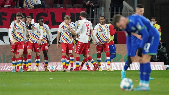 Leverkusen stunned by late Mainz fightback