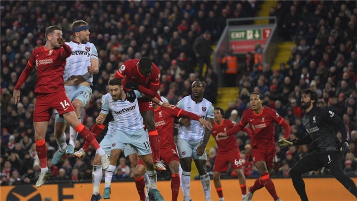 Liverpool ride their luck to cut gap on Man City