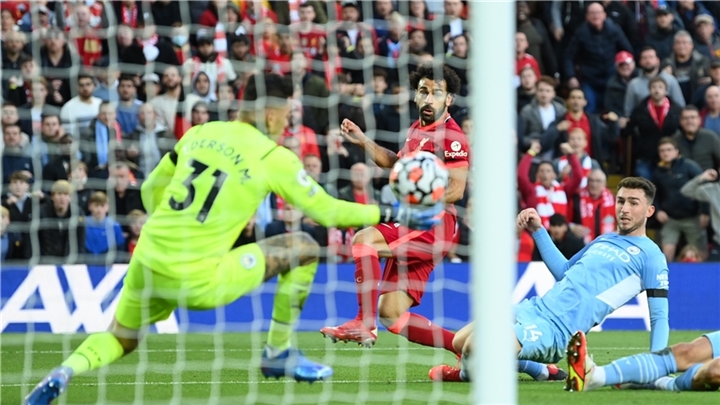 Pep Guardiola dismisses Jurgen Klopp suggestion Liverpool are out of title race
