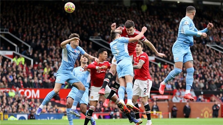 Manchester United collapse, capitulate, then give up in Citys demolition derby