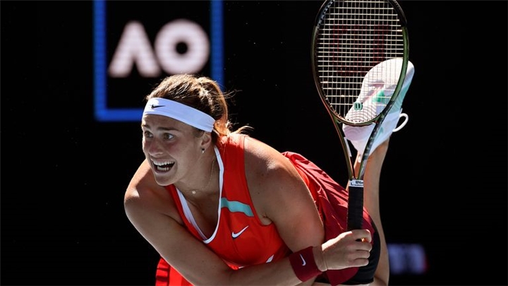 Australian Open 2022: Simona Halep and Aryna Sabalenka progress into second week