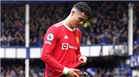 Ronaldo apologises for outburst after knocking phone out of fans hands