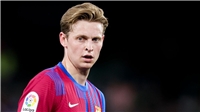 Frenkie de Jong: Manchester United open talks to sign Barcelona midfielder